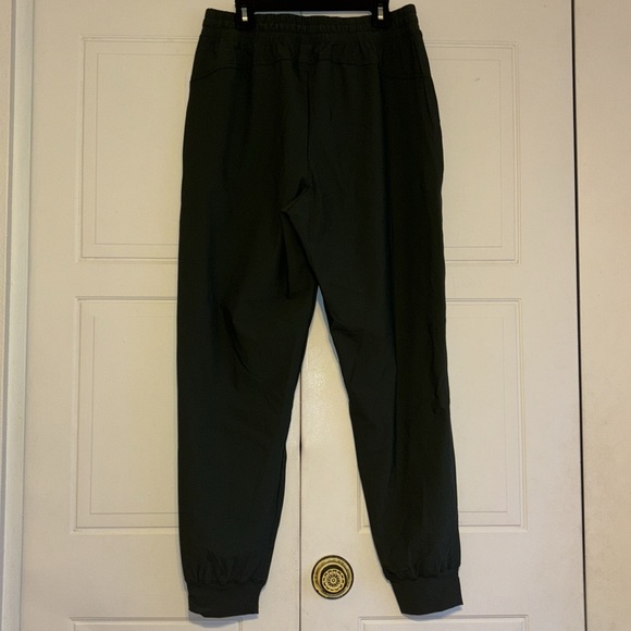 NWT Old Navy High-Rise Joggers. Size Small - Picture 4 of 6